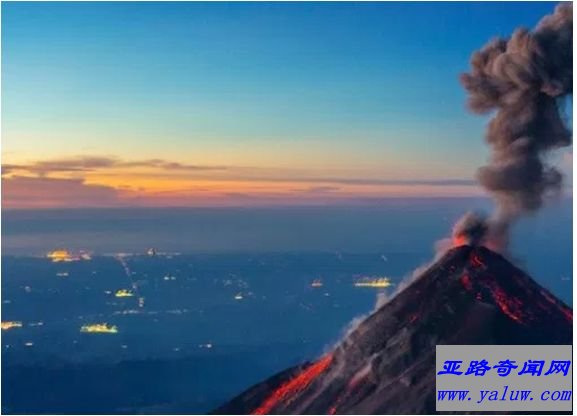  阿卡特南戈火山，危地马拉(约高度:12989英尺)