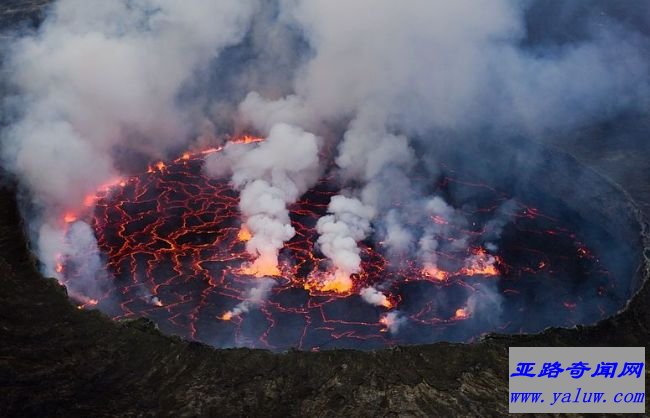 尼拉贡戈火山