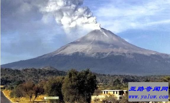 夏威夷莫纳罗亚火山（大约高度：13,684英尺）