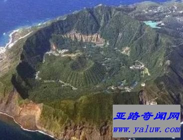 日本的青之岛（在活火山上）