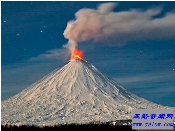 克柳切夫斯卡娅火山，苏联(大约高度:15912英尺)