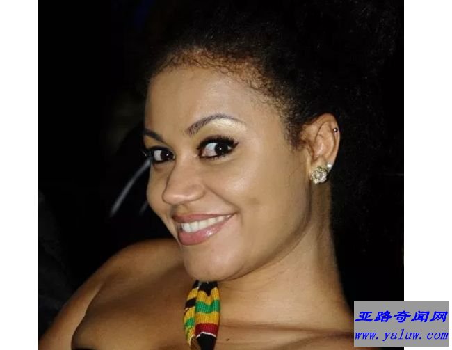 NADIA BUARI