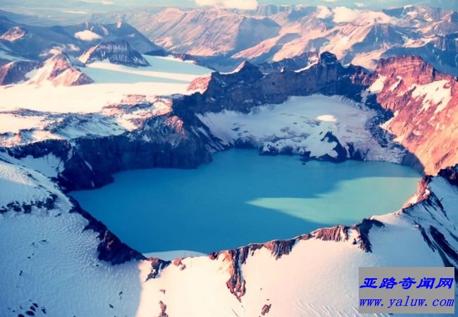 卡特迈火山口湖