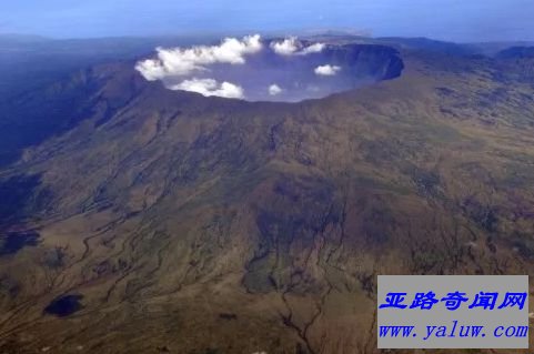 坦博拉火山喷发