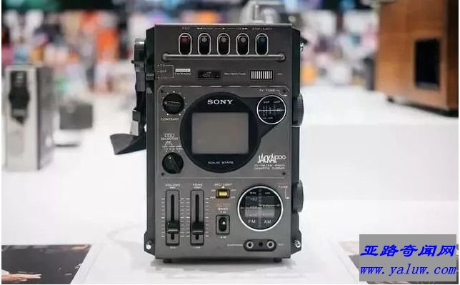 1976 年 Sony FX-300