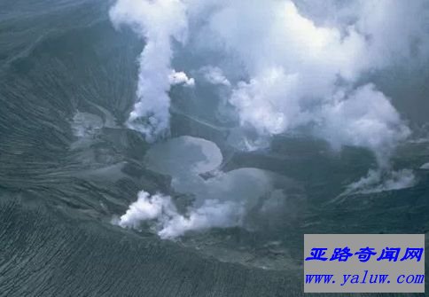 厄·奇冲火山爆发 