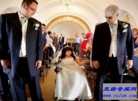 世界最小的新娘完婚 夫妻身高相差1.04米