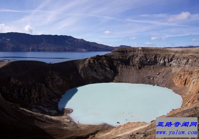 Viti地热火山口湖